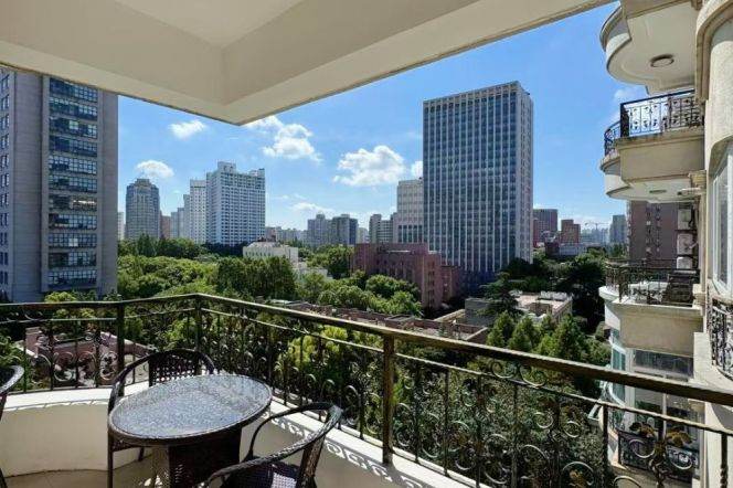 Spacious 2BR Apartment in Old Xuhui (L1/L7/L9)