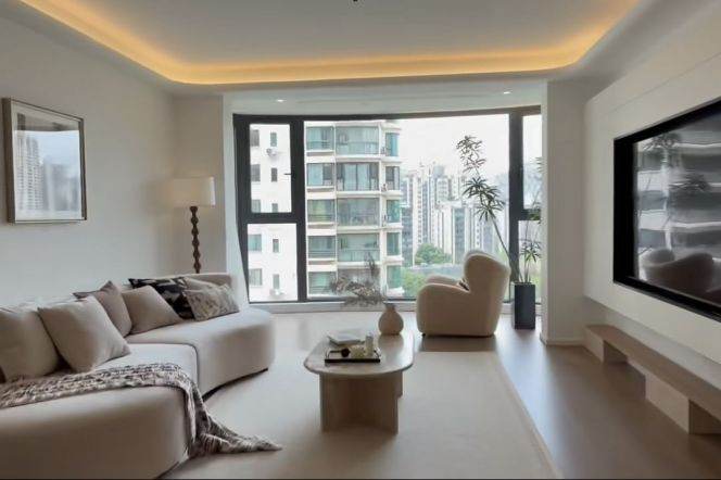 Spacious 3BR Apartment at Brilliant City with Outstanding View (L3/L4)
