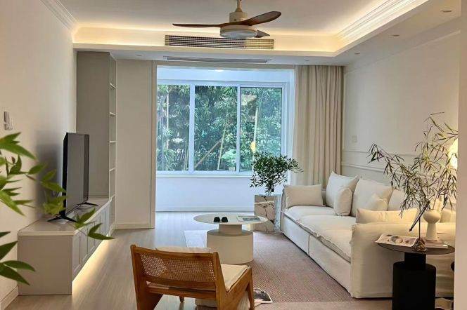 3BR Apartment in Gubei with Terrace (L2)