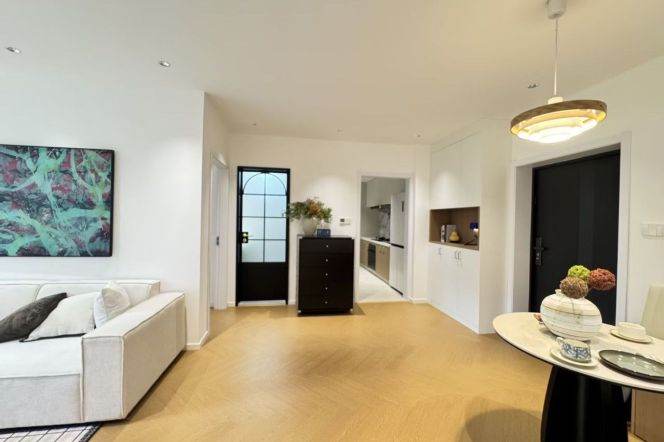 2BR Apartment near Shangcheng Rd Metro with Floor-to-Ceiling Windows (L2/L9)