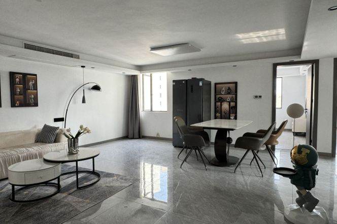 High-Floor 2BR Apartment near Changping Rd Metro (L7)