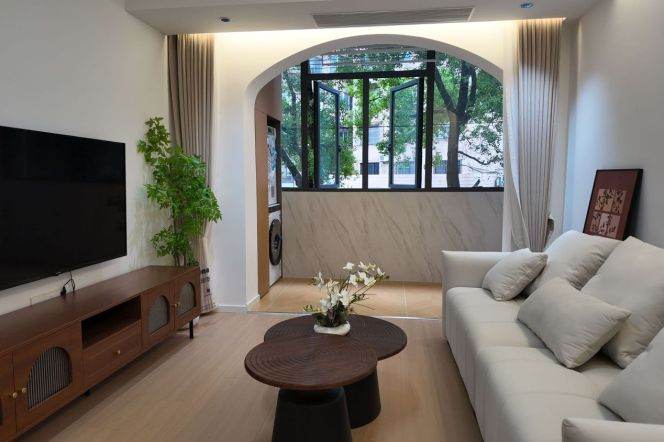 1BR Apartment in Jing'an (L2/L11)