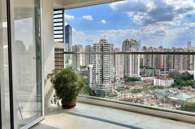 High-Floor 3BR Apartment in Jing'an with Outstanding View (L7)