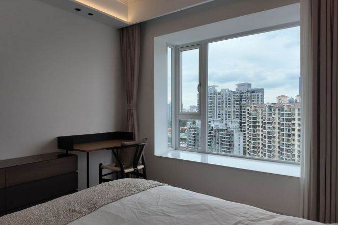 4BR Apartment near West Yan'An Rd Metro with Floor-to-Ceiling Windows