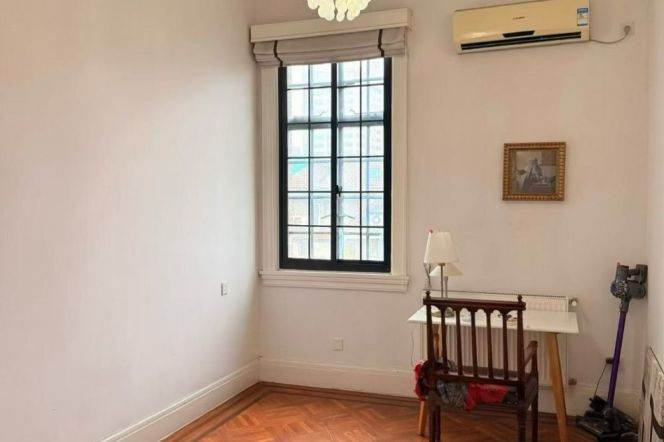 Spacious High-Ceiling 2BR Apartment near Xintiandi Metro with Outstanding View (L10/L13)