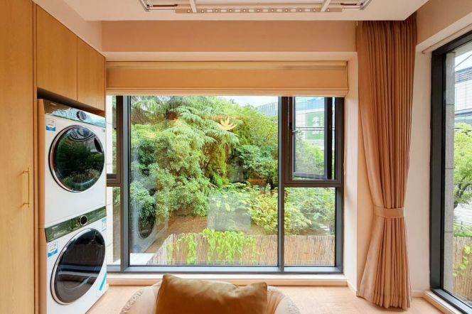 2BR Apartment near Lianhua Rd Metro with Green View (L1)