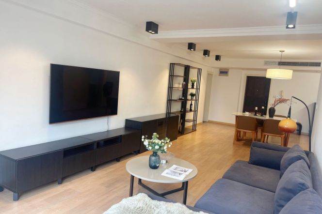 Spacious 2BR Apartment in Jing'an