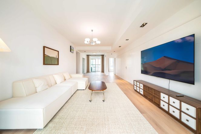 High-Floor 3BR Apartment in Xujiahui with Outstanding View (L1/L9/L11)