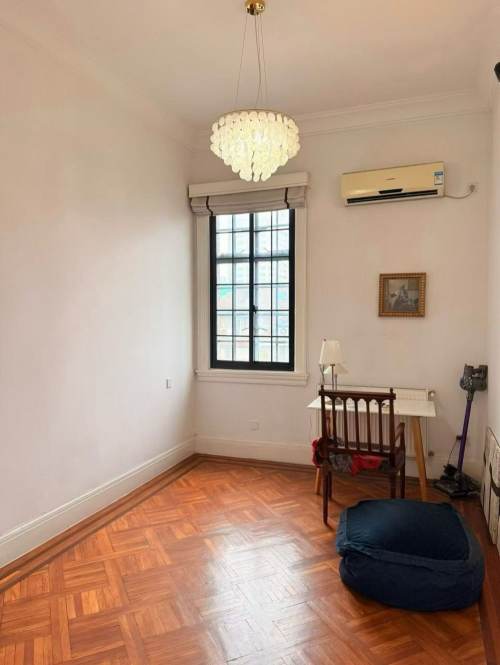 Housing image — Bedroom