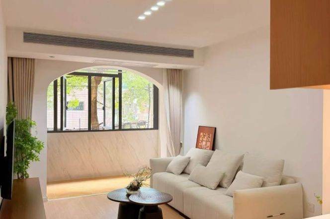 1BR Apartment in Jing'an (L2/L11)