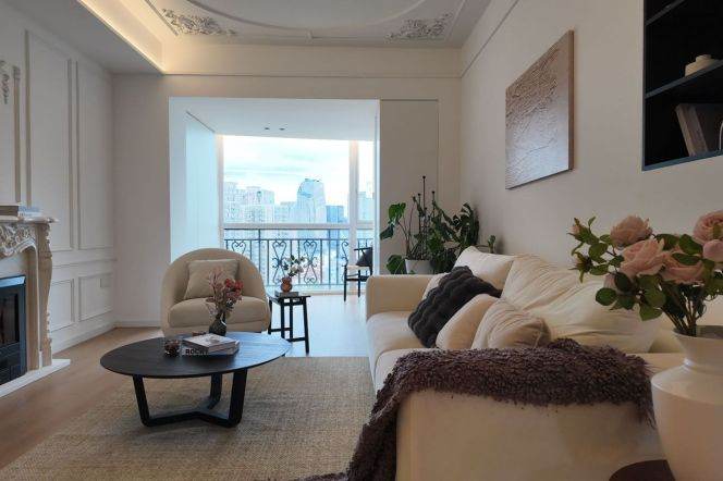 4BR Apartment near West Yan'An Rd Metro with Floor-to-Ceiling Windows