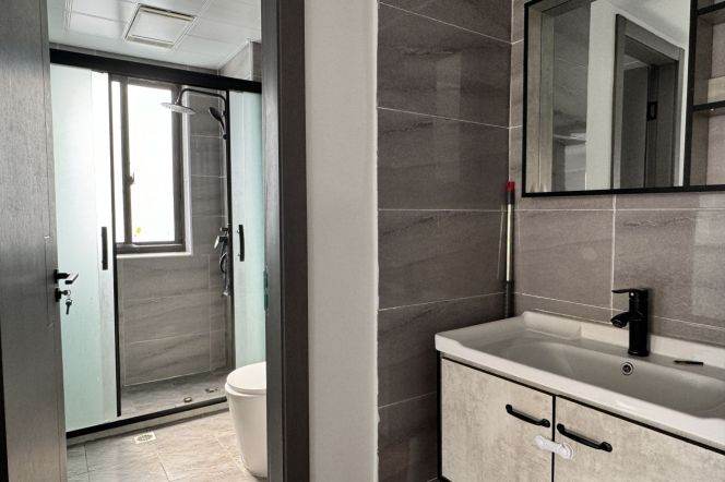 High-Floor 2BR Apartment near Changping Rd Metro (L7)