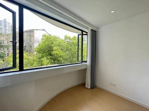 Housing image — Balcony