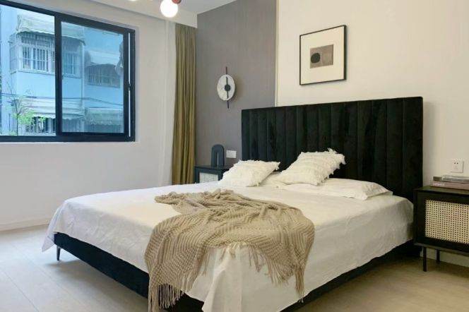 2BR Apartment near Xujiahui Metro