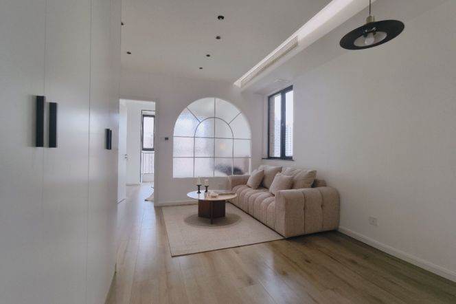 1BR Apartment in Old Xuhui (L9/L12)