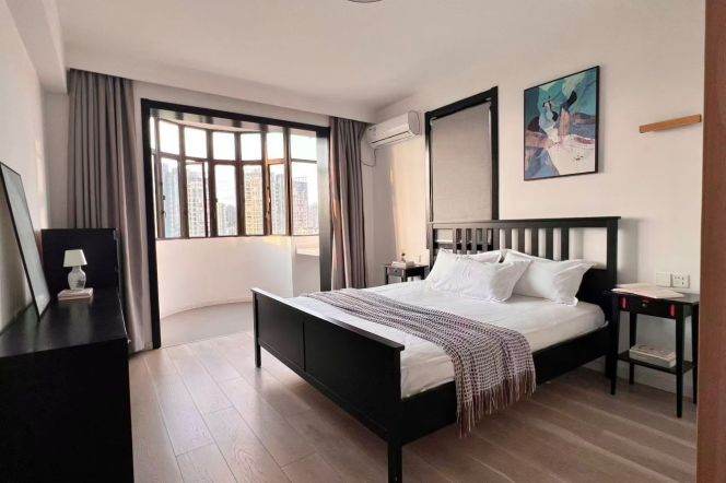 Spacious 2BR Apartment in Jing'an (L7)