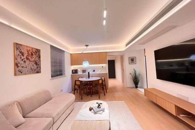 High-Floor 3BR Apartment near Caoyang Road Metro (L3/L4/L11/L14)
