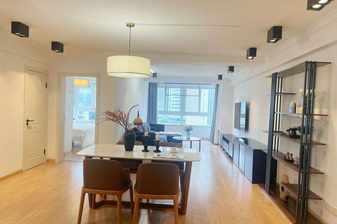 Spacious 2BR Apartment in Jing'an