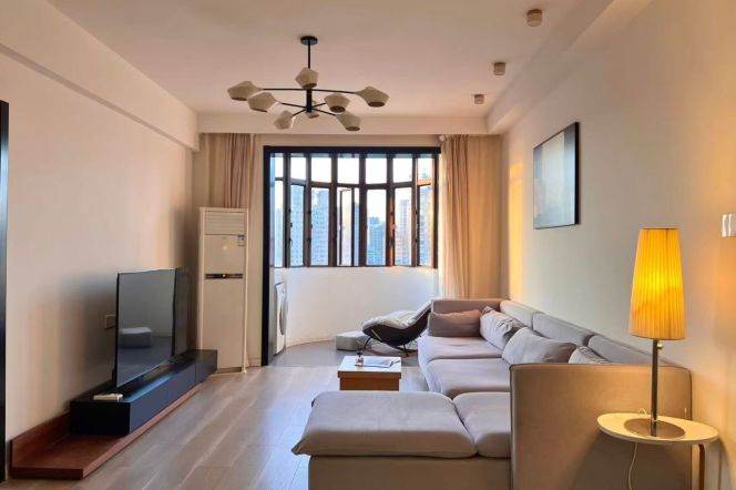 Spacious 2BR Apartment in Jing'an (L7)