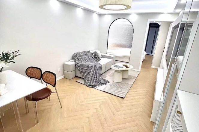 1BR Apartment near Zhongshan Park with Terrace (L2/L15)