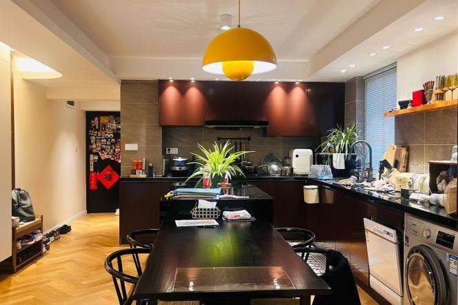 4BR Apartment near Changshu Rd Metro with Green View