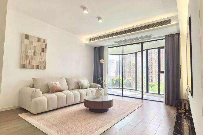 2BR Apartment in Gubei (L2)