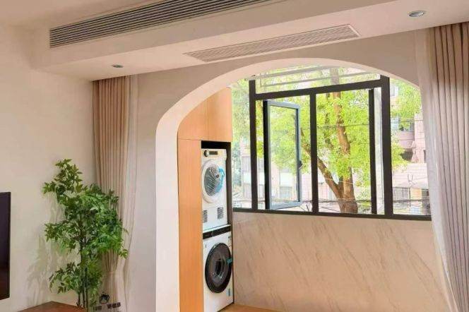 1BR Apartment near Jing'an Temple (L2/L11)