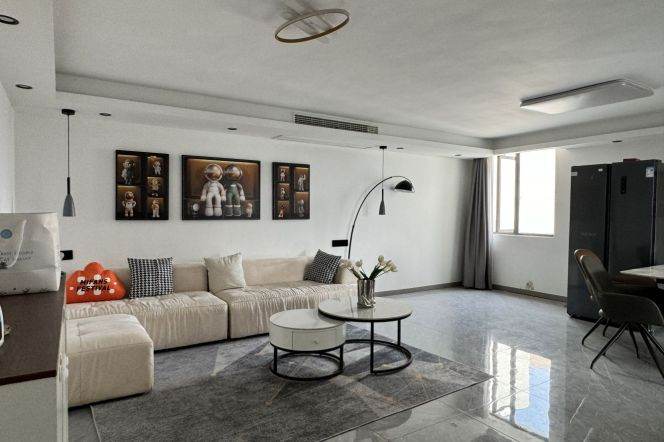 High-Floor 2BR Apartment near Changping Rd Metro (L7)