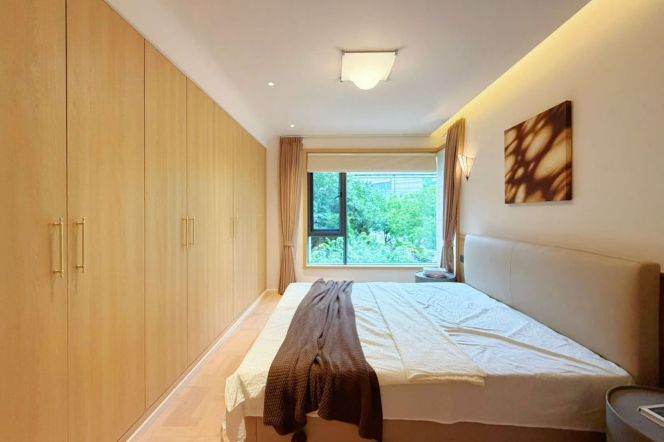 2BR Apartment near Lianhua Rd Metro (L1)
