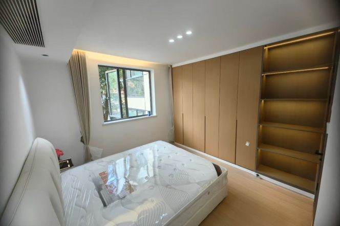 Spacious 1BR Apartment in Jing'an (L2/L11)