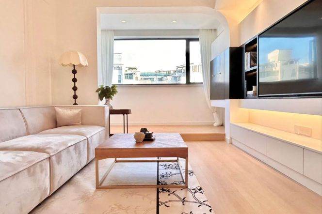 Spacious 1BR Apartment in Gubei (L10/L15)
