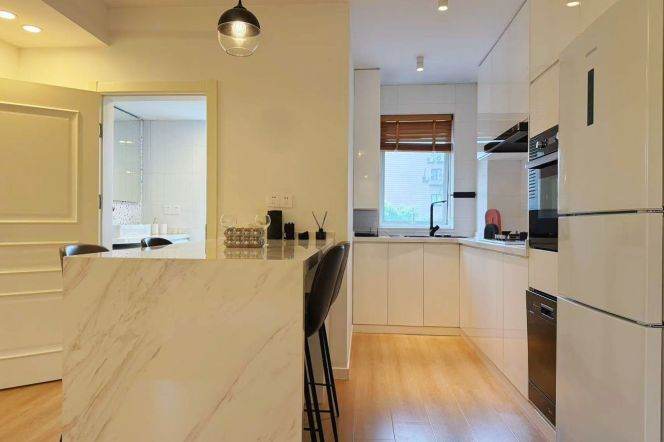 Spacious 1BR Apartment in Jing'an