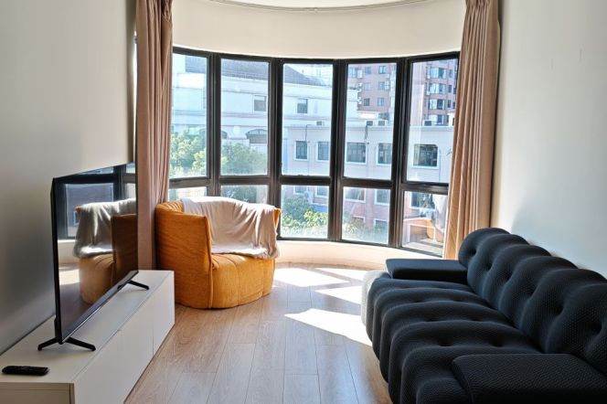 2BR Apartment in Old Xuhui with Floor-to-Ceiling Windows (L1/L10/L12)