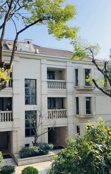 Housing image — Balcony