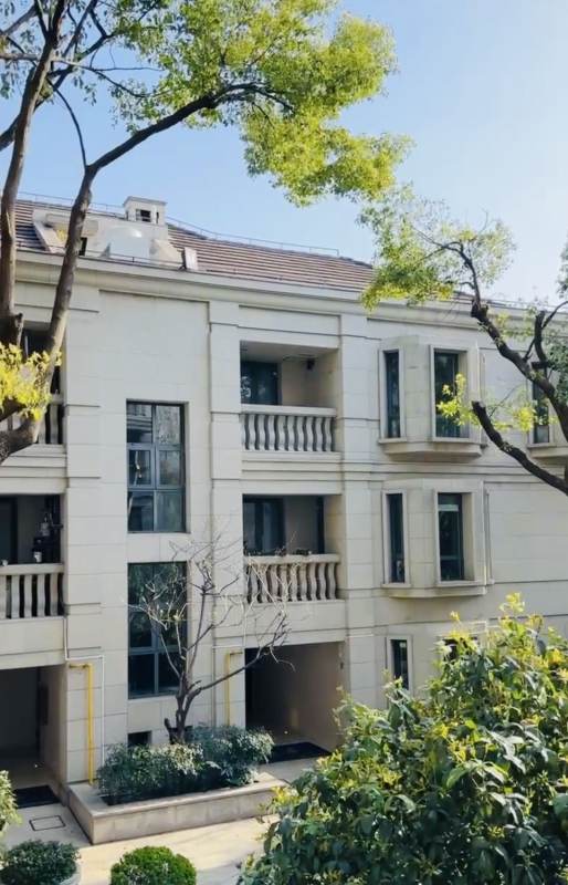 Housing image — Balcony