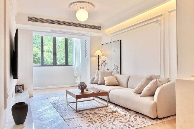 Spacious 1BR Apartment in Xujiahui (L1/L9/L11)