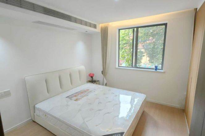1BR Apartment in Jing'an (L2/L11)