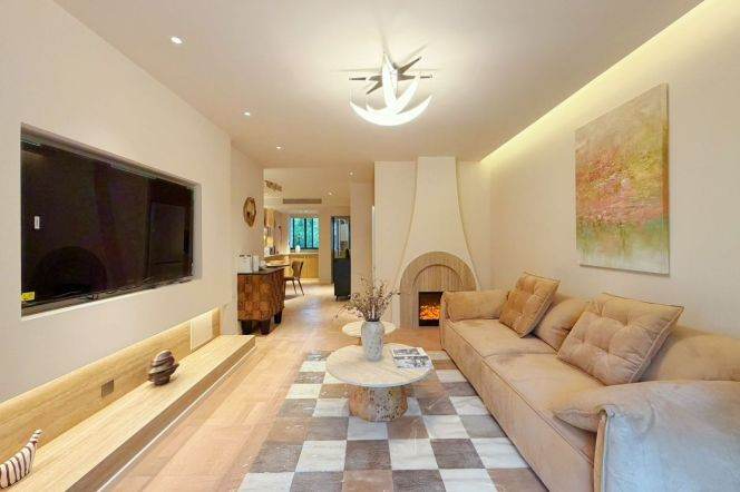 2BR Apartment near Lianhua Rd Metro (L1)