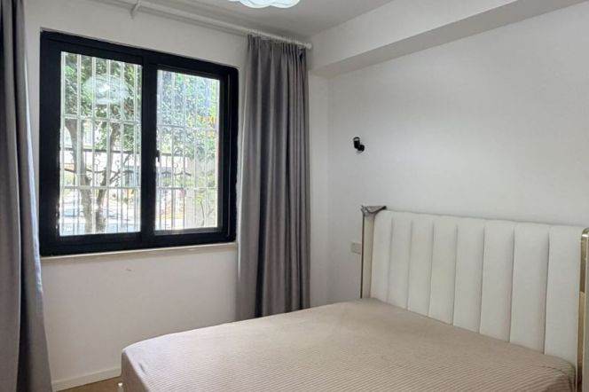 High-Ceiling 2BR Apartment in Old Xuhui with Floor-to-Ceiling Windows (L1/L10)