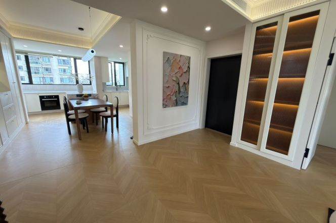 Spacious 2BR Apartment near Shanghai Children's Medical Center Metro with Floor-to-Ceiling Windows