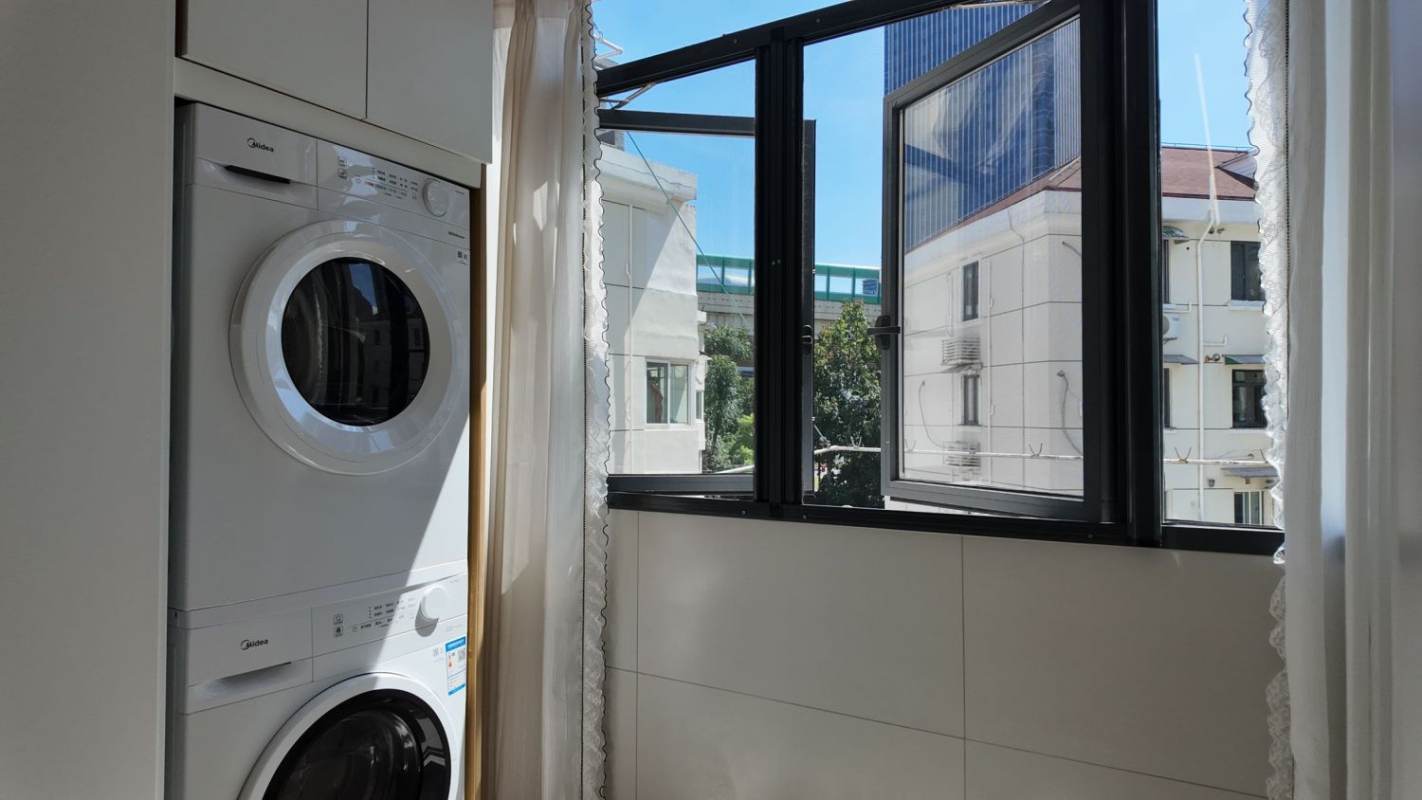 Housing image — Balcony