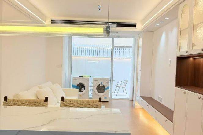 Spacious 1BR Apartment near Zhongshan Park with Terrace (L2/L3/L4)