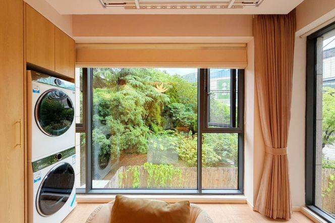 2BR Apartment near Lianhua Rd Metro (L1)