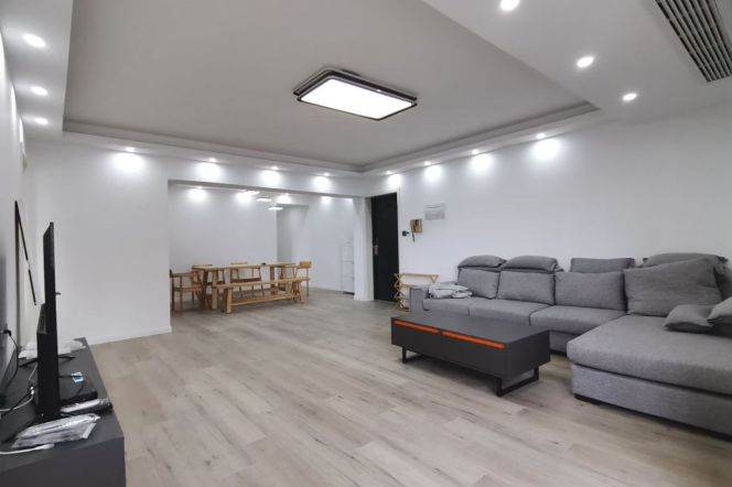 High-Floor 3BR Apartment in Jing'an