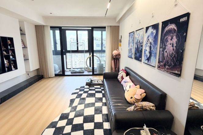 High-Floor 3BR Apartment in Xujiahui