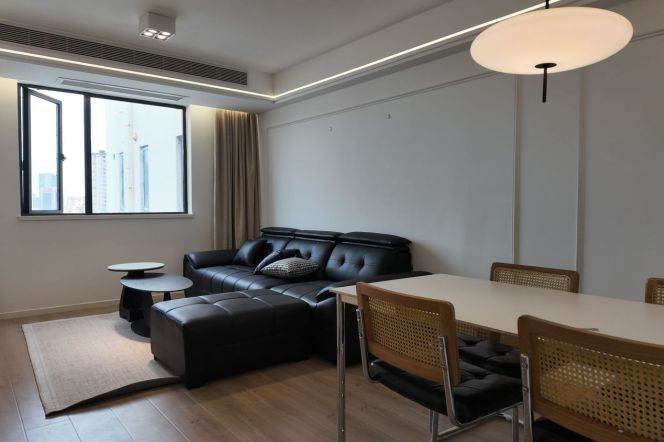 High-Floor 1BR Apartment at Gaorong Unit
