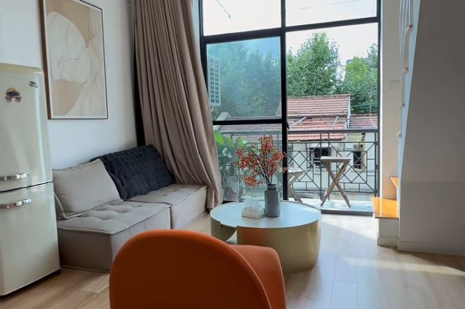 High-Ceiling Historic 1BR Lane House near IAPM (L1/L10/L12)
