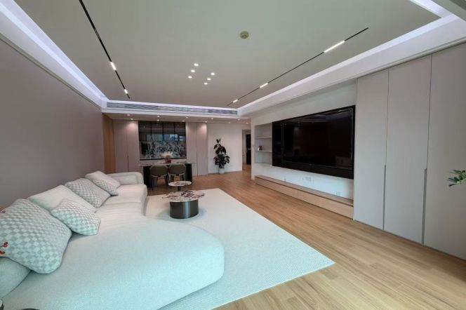 High-Floor Spacious 3BR Apartment near Shangcheng Rd Metro
