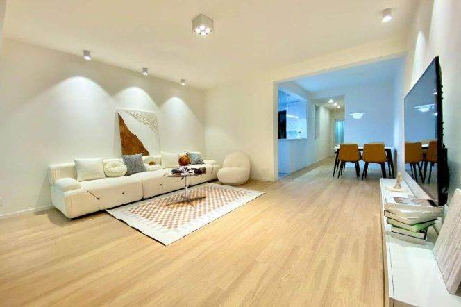 High-Ceiling 3BR Apartment in Old Xuhui with Outstanding View (L9/L12)