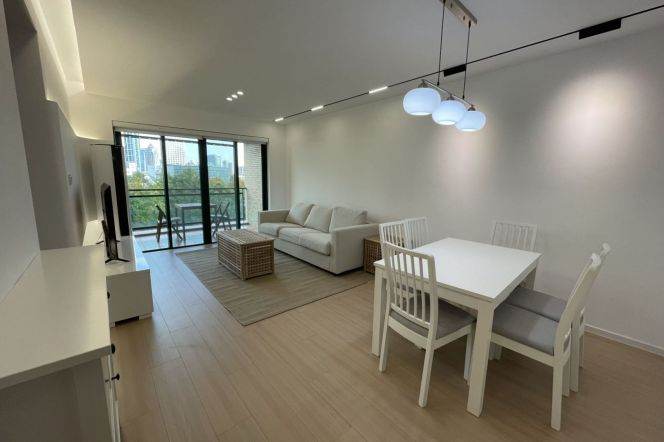 2BR Apartment near Shangcheng Rd Metro